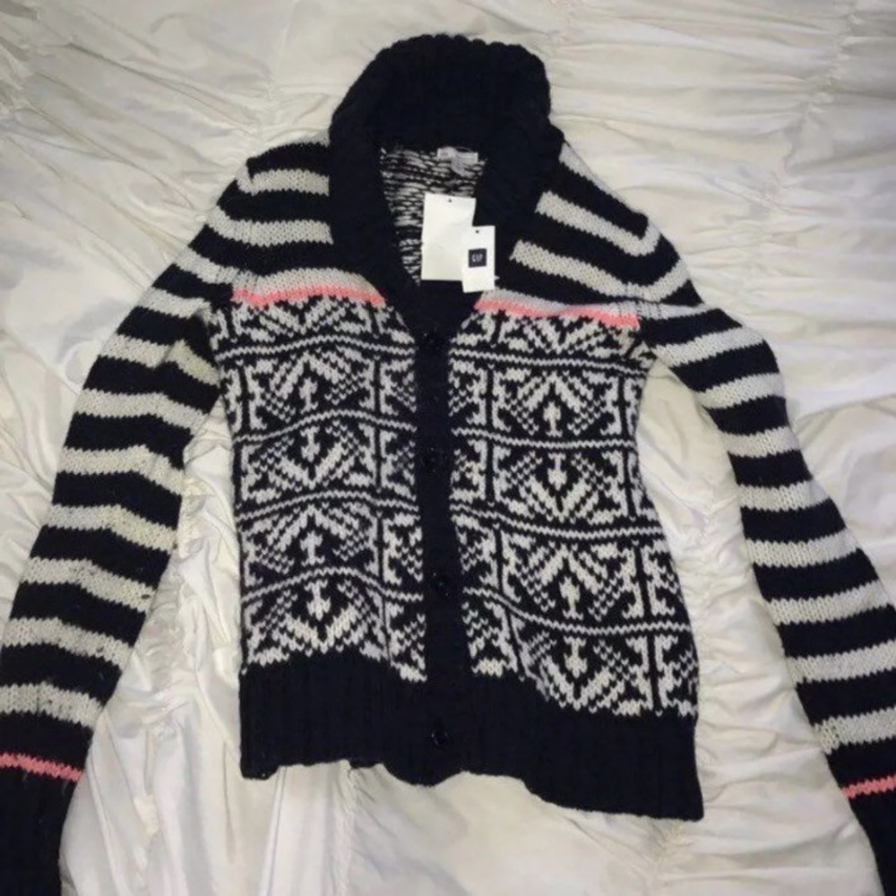 Gap knit sweater with buttons